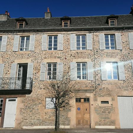 Gite Les Pieds Dans L'Olt - Ultreia Estaing  Exteriér fotografie